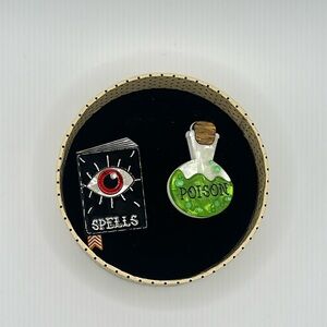 Erstwilder mini pins-spell book and poison